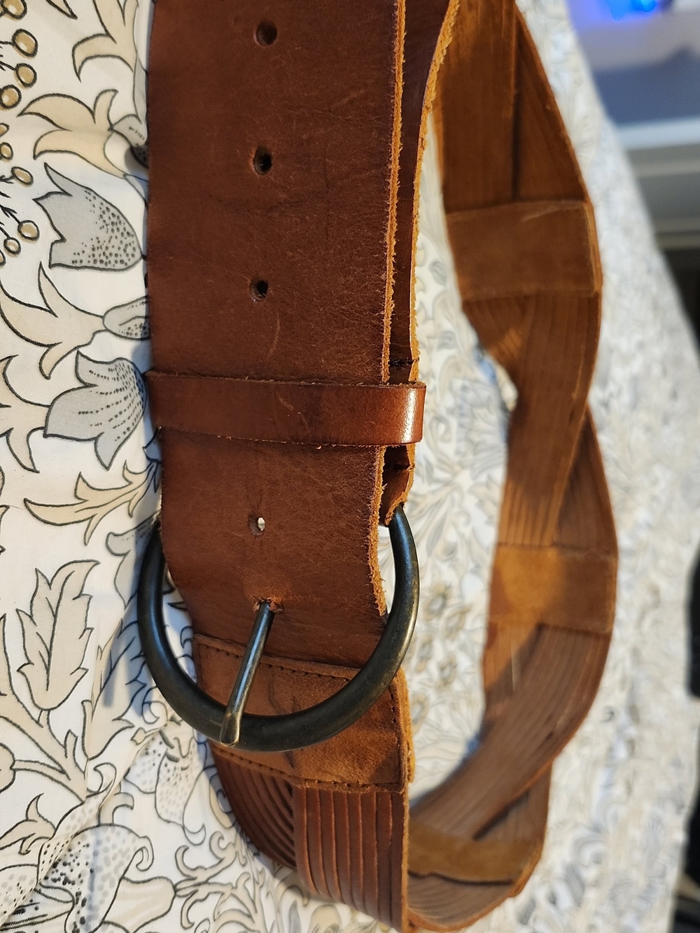 Vintage Women's Hollister Tan Leather Belt with Round Buckle